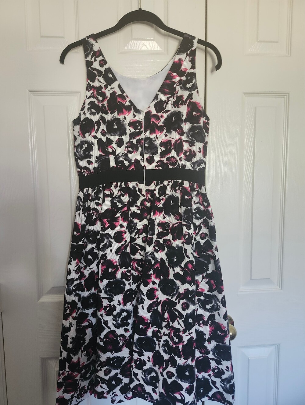 Helene Berman Size 8 Black Pink Floral Sleeveless Dress Midi